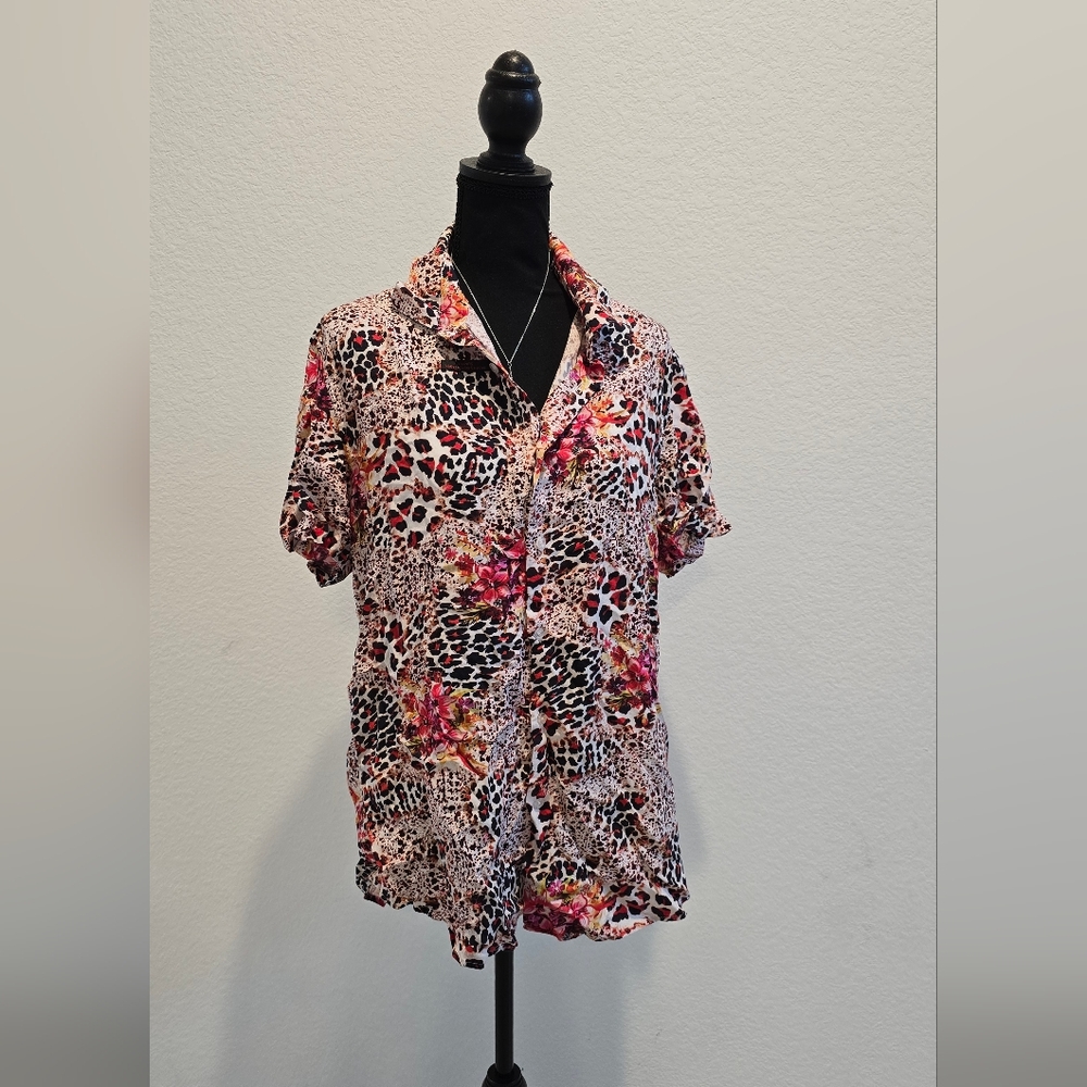 Vibrant Multicolor Button-Up Blouse - Picture 5 of 13